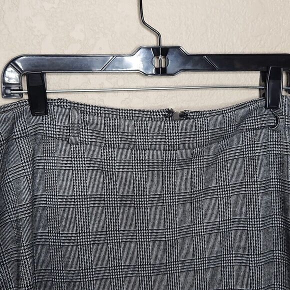 Torrid A-Line Skirt Women's 18 Gray Check Polyester Stretch Tiered Hem Back Zip - Picture 3 of 7